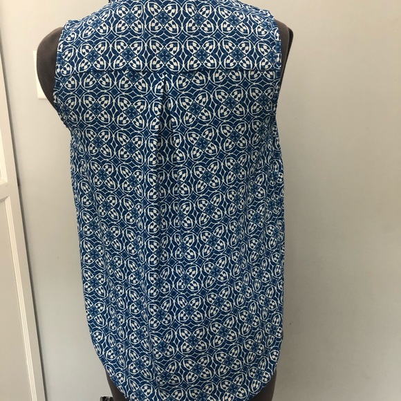 Stylish sleeveless summer blouse. - Picture 4 of 5